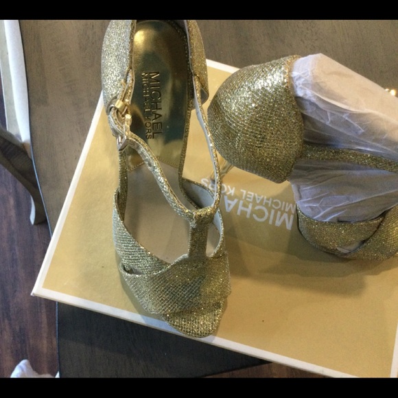 Micheal Kors Gold Diana T-Strap Heels - Picture 10 of 11